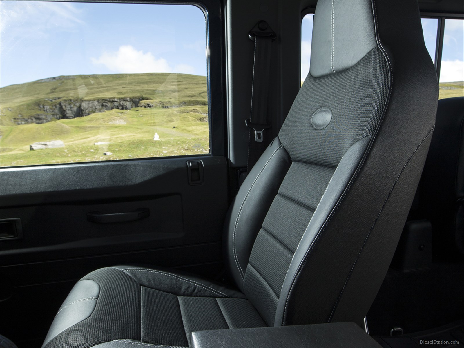 Land Rover Defender 2013